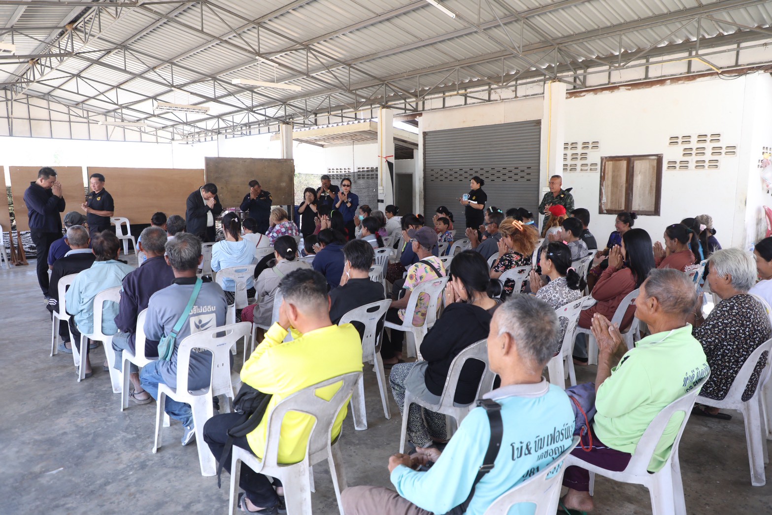 title - เลขาฯ ส.ป.ก. รุดให้กำลังใจพี่น้องเกษตรกรในเขตปฏิรูปที่ดินพื้นที่ชายแดนอุบลฯ ใกล้จุดสู้รบเพียง 7 กม.